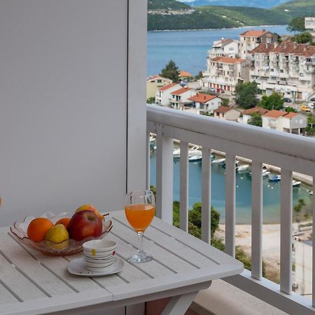 Apartments And Rooms Breeze เนอุม ภายนอก รูปภาพ