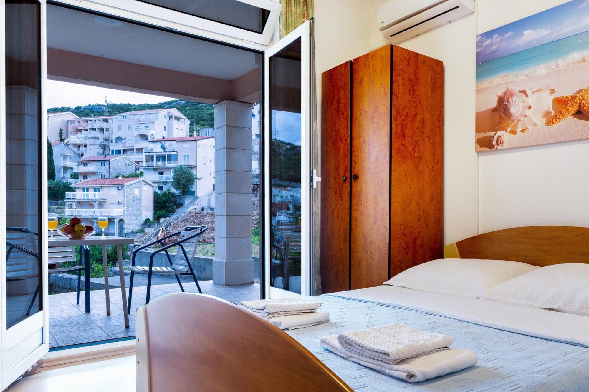 Apartments And Rooms Breeze เนอุม ภายนอก รูปภาพ