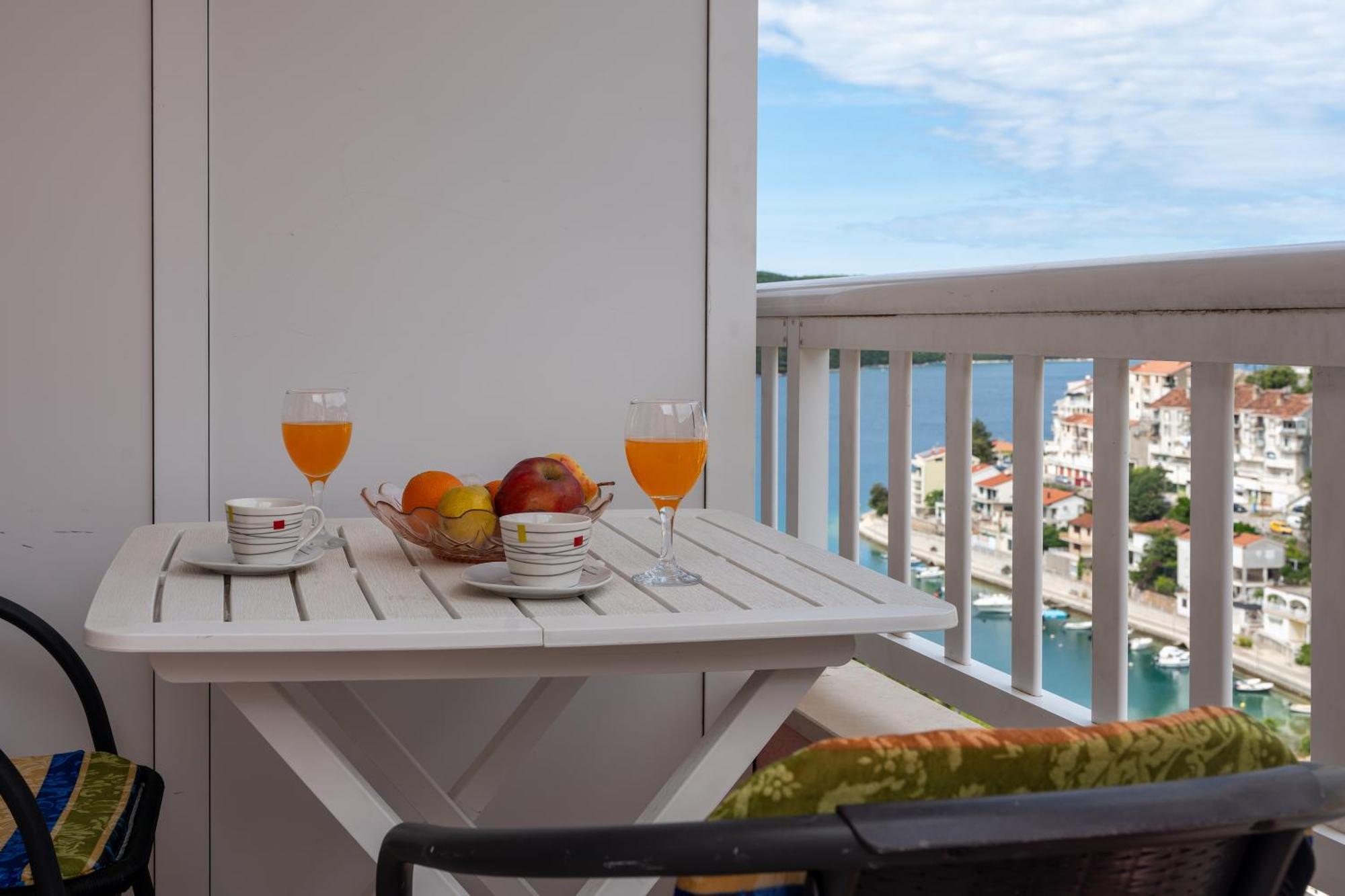 Apartments And Rooms Breeze เนอุม ภายนอก รูปภาพ